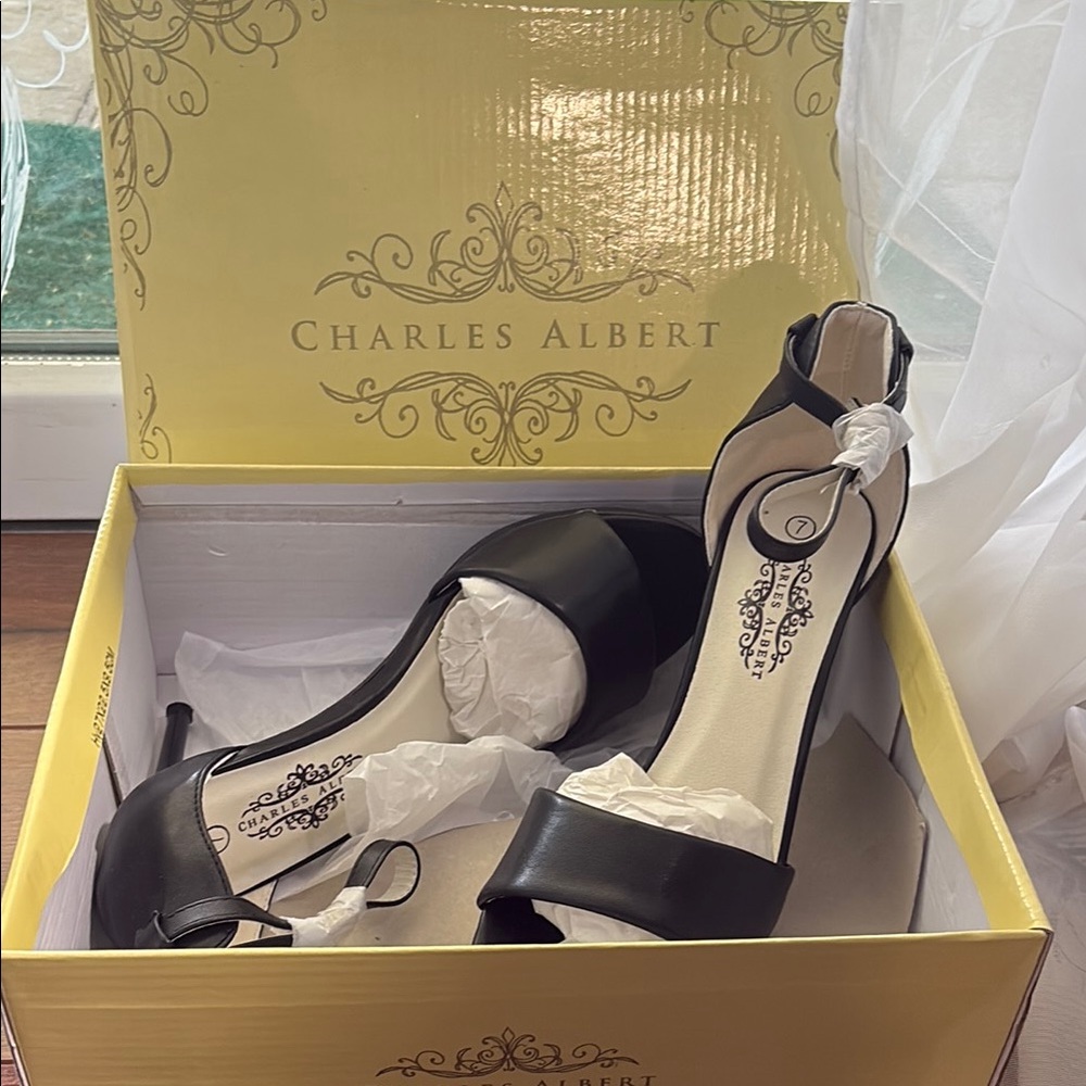 Charles Albert Black Heeled Sandals with Slingback